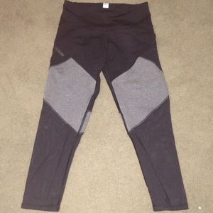 ivivva (lulu lemon owns them) capris never worn